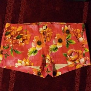 These striking tropical jean shorts